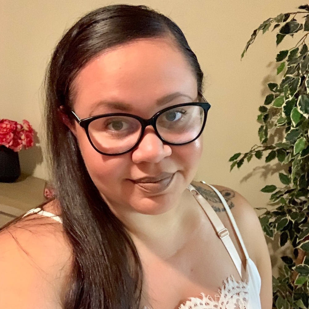 Meet your Posher, Angela